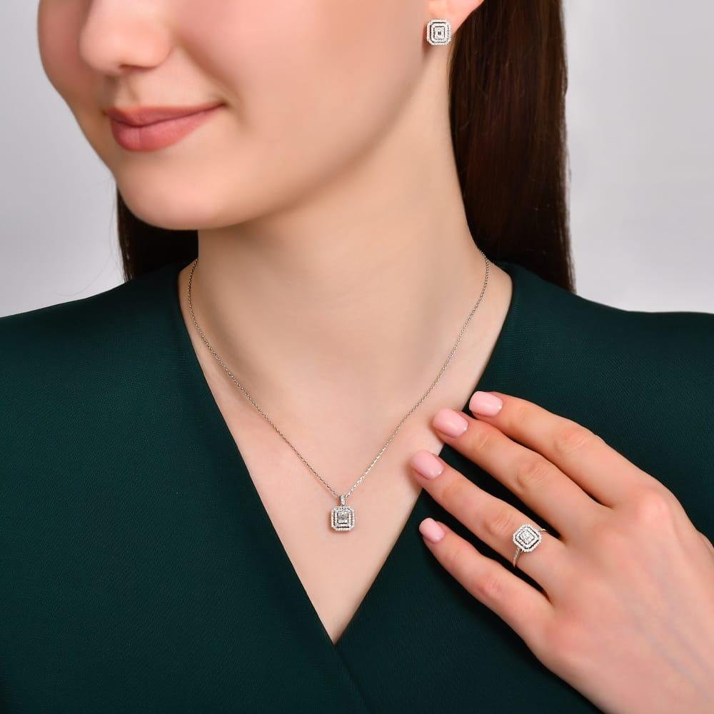 0.44 Karat Athena Baget Pırlanta Küpe
