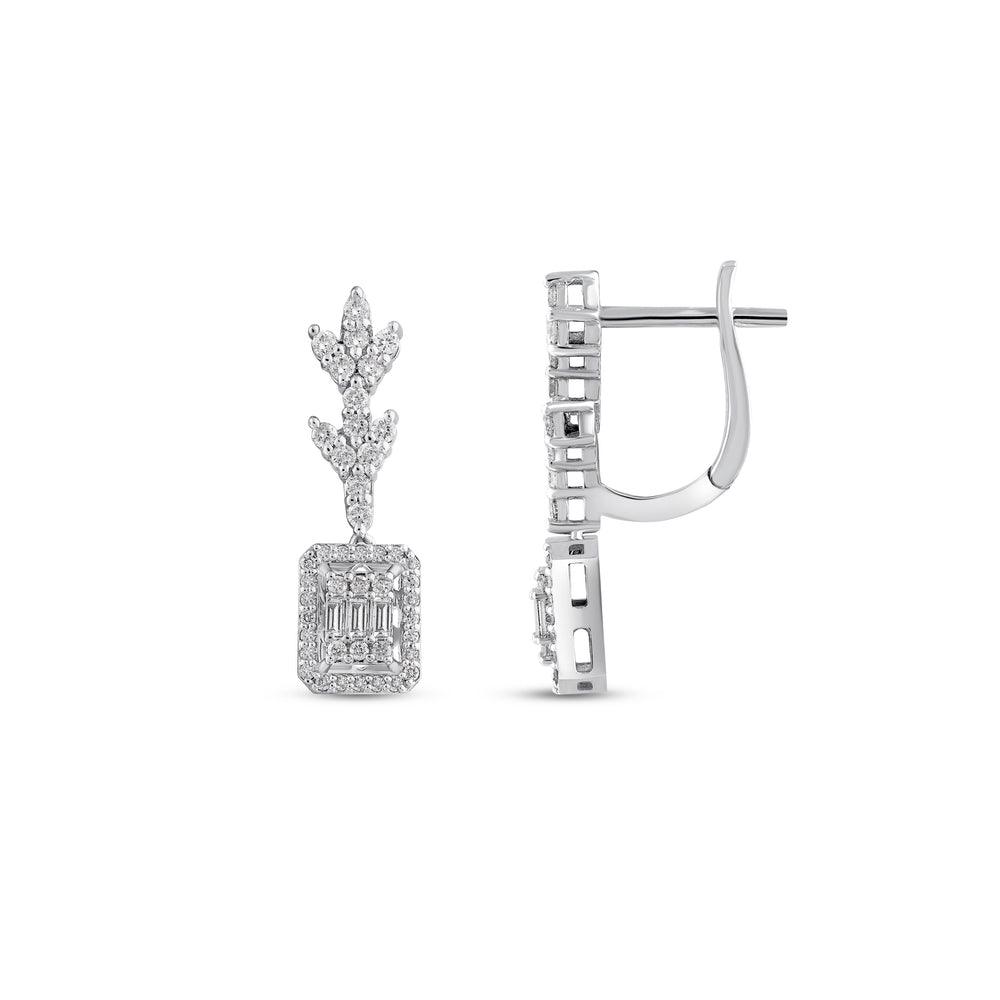 0.68 Karat Baget Pırlantalı Küpe