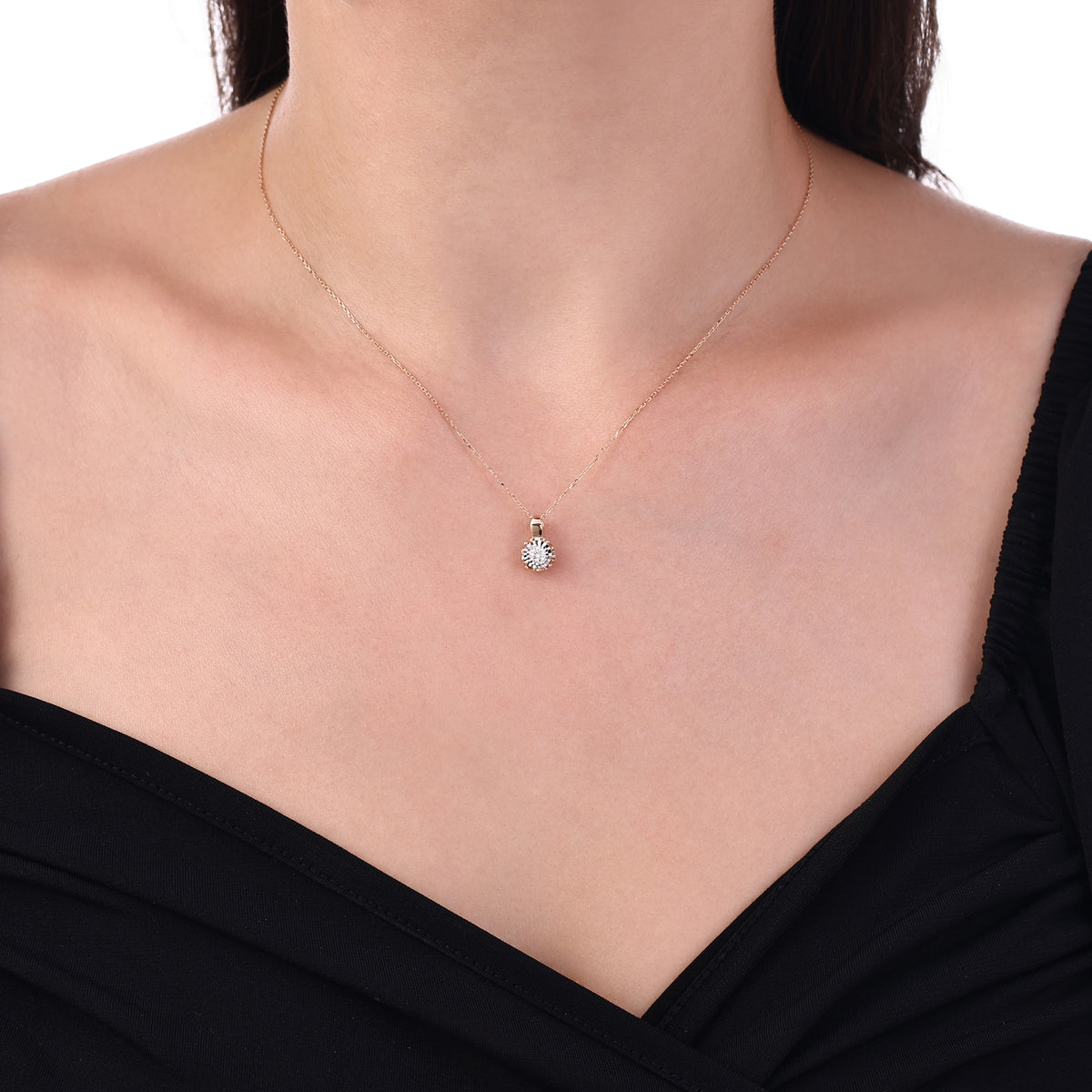 0.14 Karat Tektaş Pırlanta Kolye