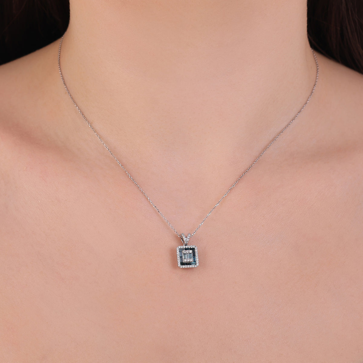 1.71 Karat Deep Blue Baget Diamante Parure