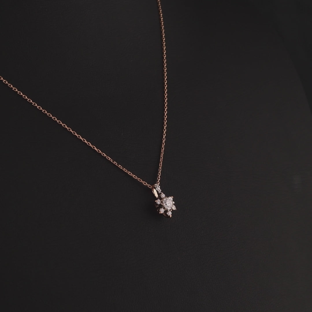 0.39 Karat Flora Pırlanta Kolye