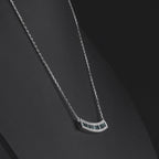 0.80 Karat Deep Blue Baget Pırlanta Kolye