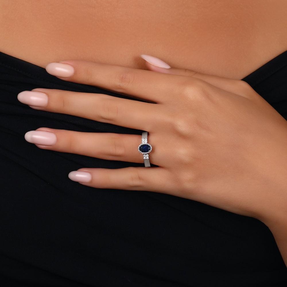 0.88 Karat Storks Classic Oval Kesim Doğal Safir ve Pırlantalı Yüzük